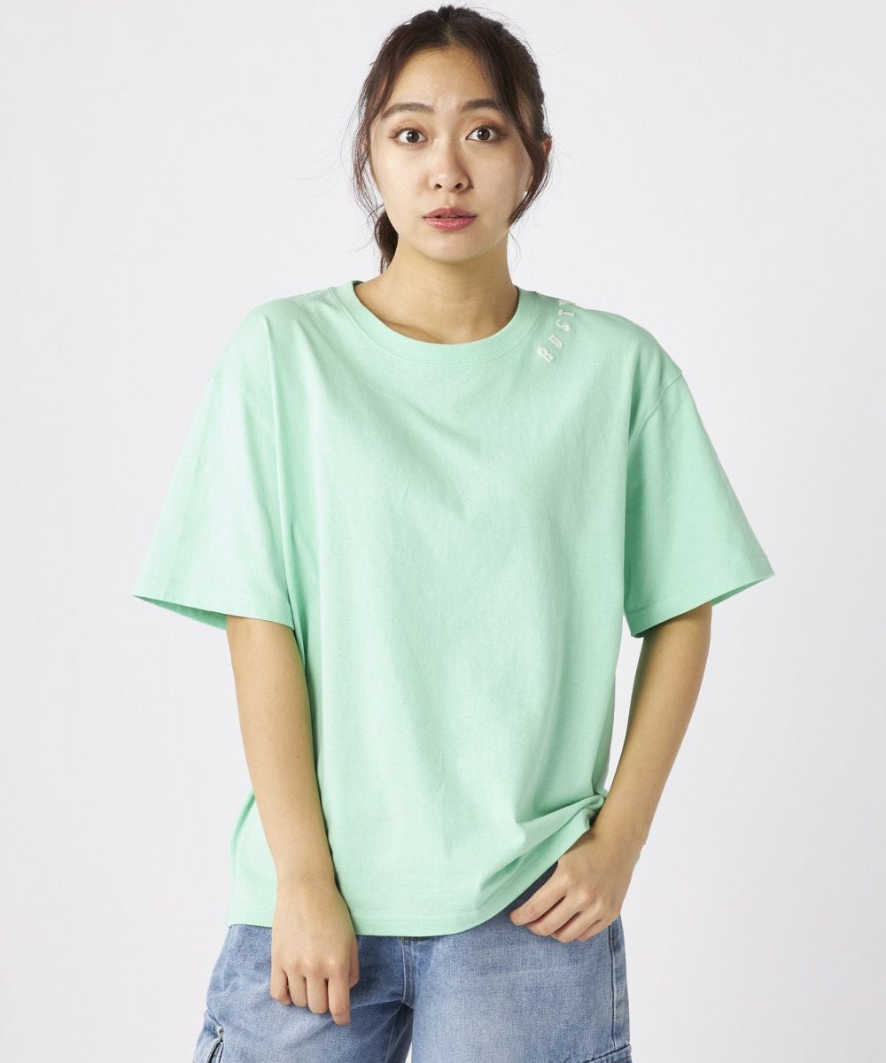 RUSTYレディース ニコちゃん相良刺繍Tシャツ 襟ワンポイント