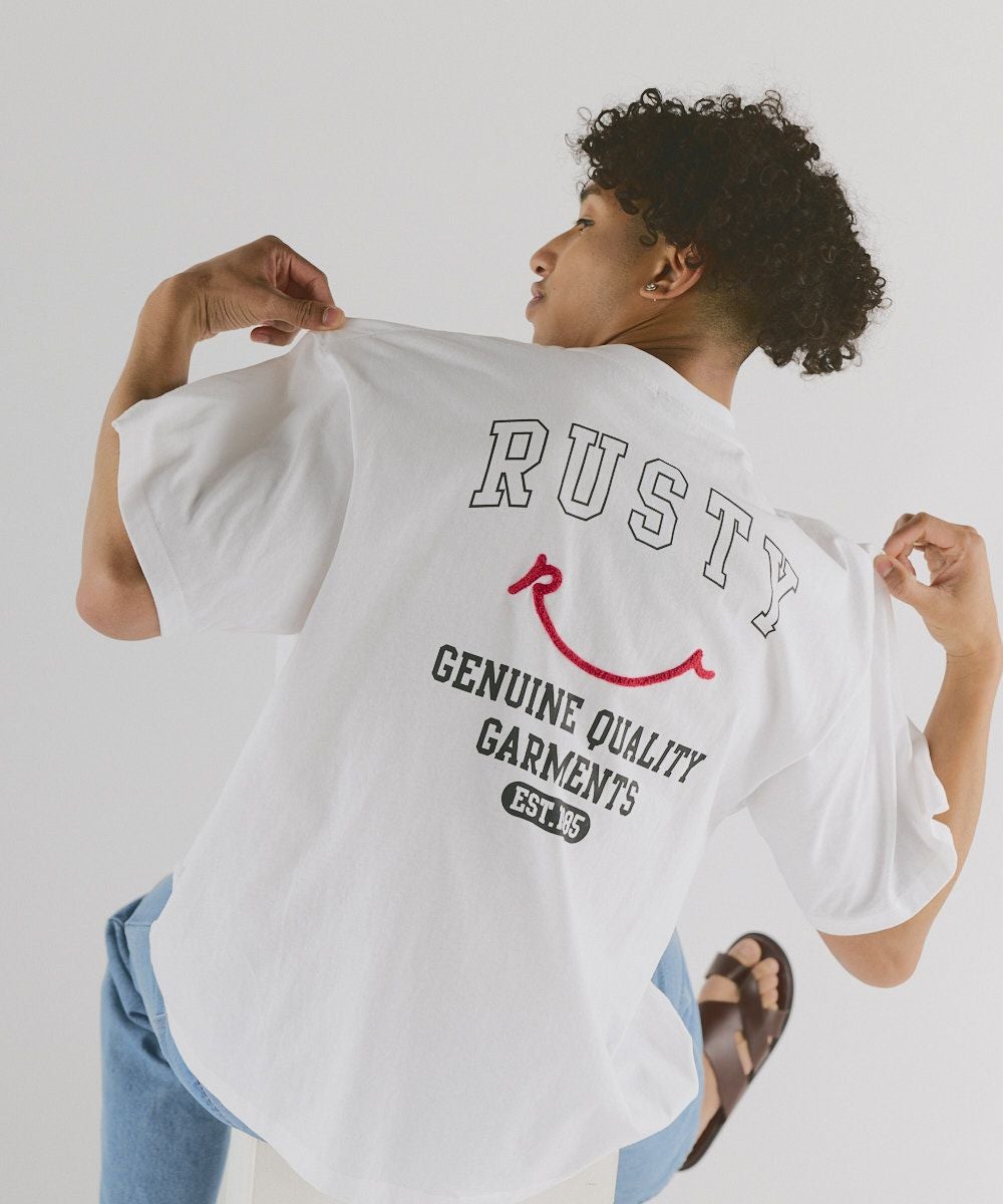 RUSTYメンズ ニコちゃん バックロゴ相良刺繍グラフィックTシャツ